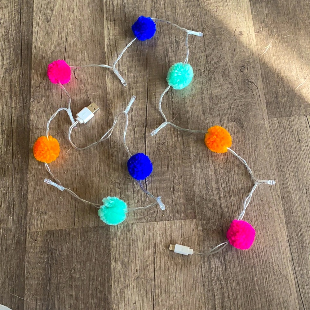 3ft pom-Pom light up charger for apple i-phone